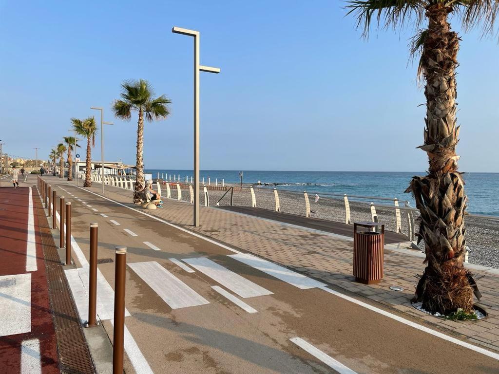 Appartamento Villa Rita A 100 M Dal Mare! Vallecrosia Zewnętrze zdjęcie